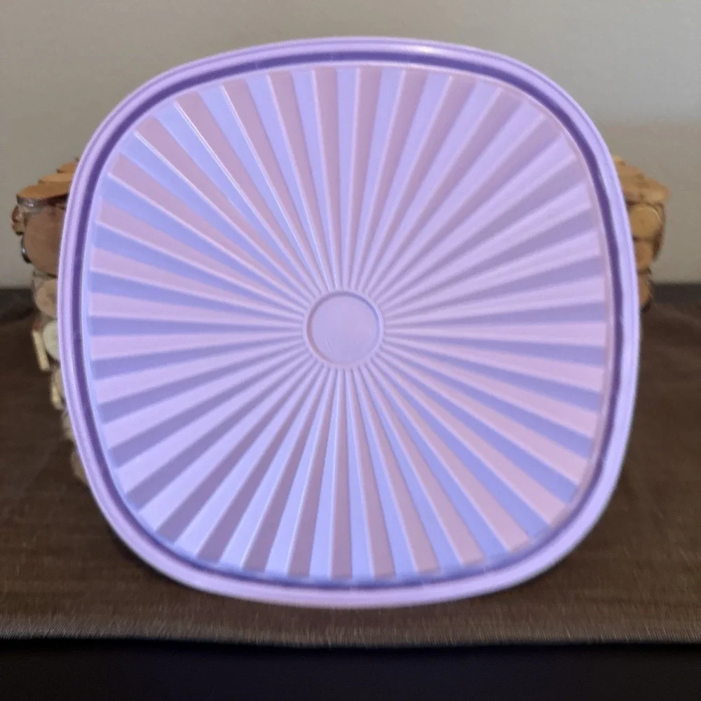 Vintage Tupperware Replacement Lid‎ 839-5 Made in USA Purple 7 1/4